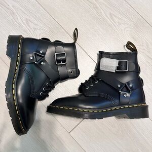 NEW Dr. Martens Unisex Fusion Cristofor Boots- size 6wms